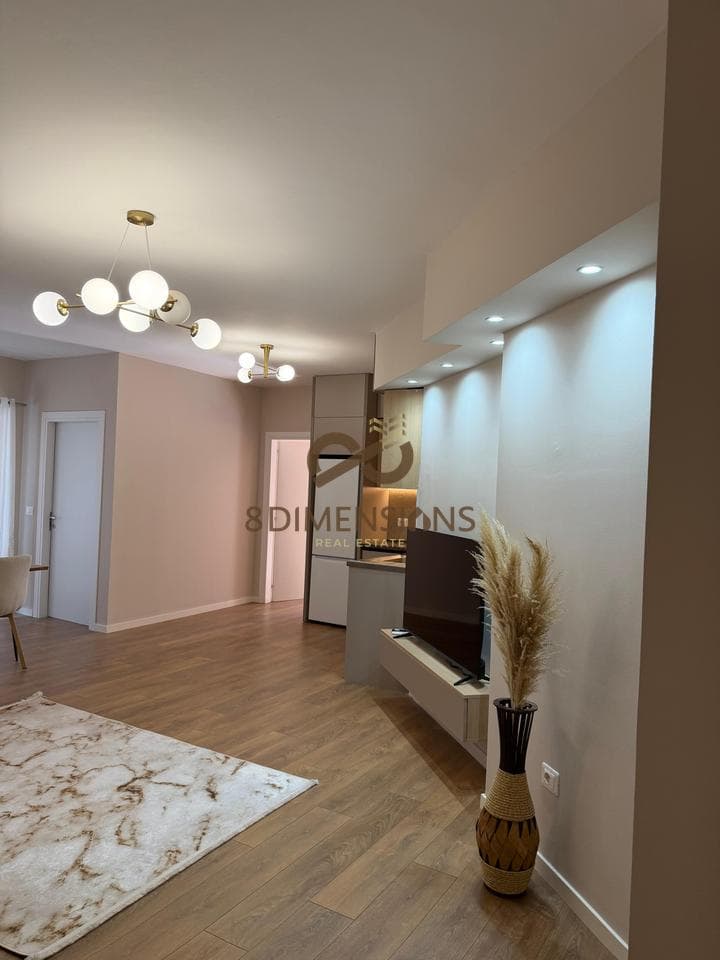 Shitet Apartament 1+1 Te Ish Parku Autobuzave ne Rrugen Kongresi I Lushnjes (D8141Z-15) 3
