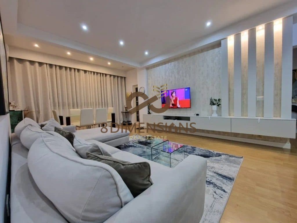 Shitet Apartament 3+1+2 ne Rruga Fortuzi,prane Hotel Comfort (D8143A-26)