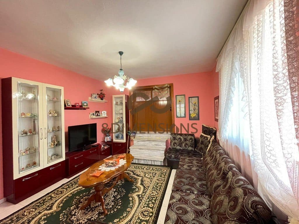 Shitet Apartament 1+1 në Rrugën Dritan Hoxha, pranë Universitetit "Zoja e Këshillit të Mirë" (D8141A-121)