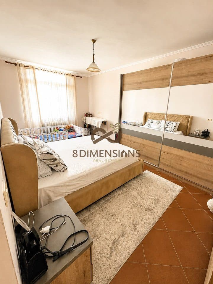 Shitet apartament 1+1 tek Fusha e Ali Demit D8141Z-27 2