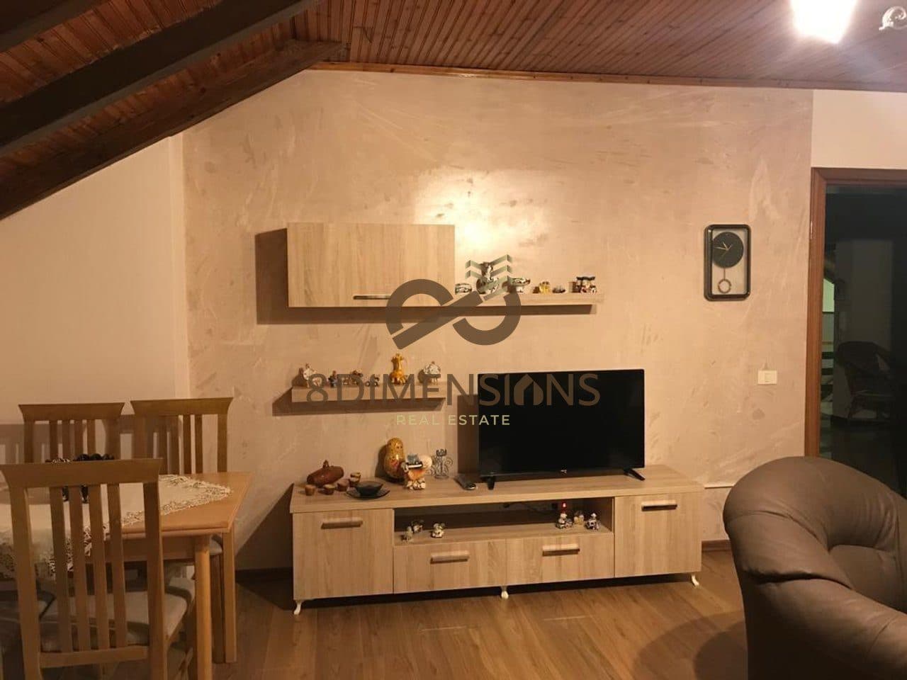 Jepet me qera Apartament 3+1 ne Xhamllik, prane Ish Profarma (D829A-21) 2