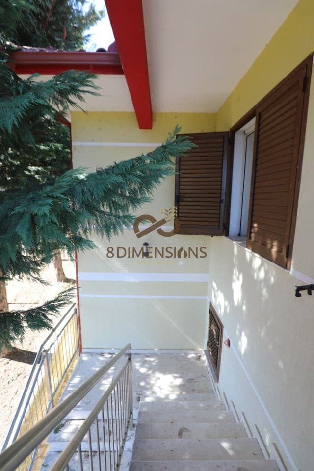 OKAZION!!! Shitet Hotel 2 kate ne Pogradec, prane Bar Restorant Victoria 250,000 EUR D813A-1