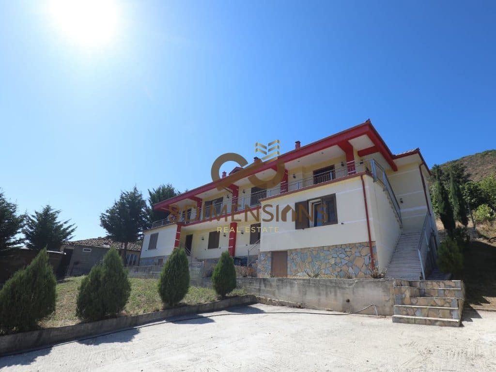OKAZION!!! Shitet Hotel 2 kate ne Pogradec, prane Bar Restorant Victoria 250,000 EUR D813A-1