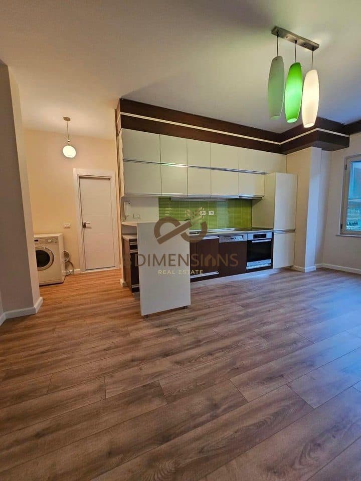 Jepet me qera Apartament 2+1 Te Ish Stacioni Trrenit ne Rrugen Jordan Misja (D8242A-130) 4