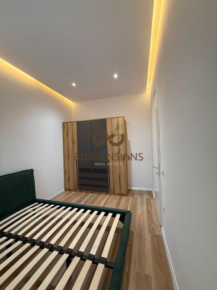 Jepet me qera apartament 1+1 tek Pallati me Shigjeta prane Kompleksit Golden Park 3 3