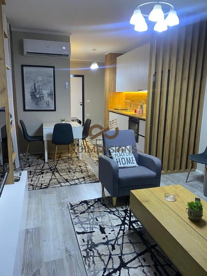 Apartament 2+1+2 Ballkone tek ish Stacioni Trenit - prane Mullirit te Vjeter D8242A-270 3