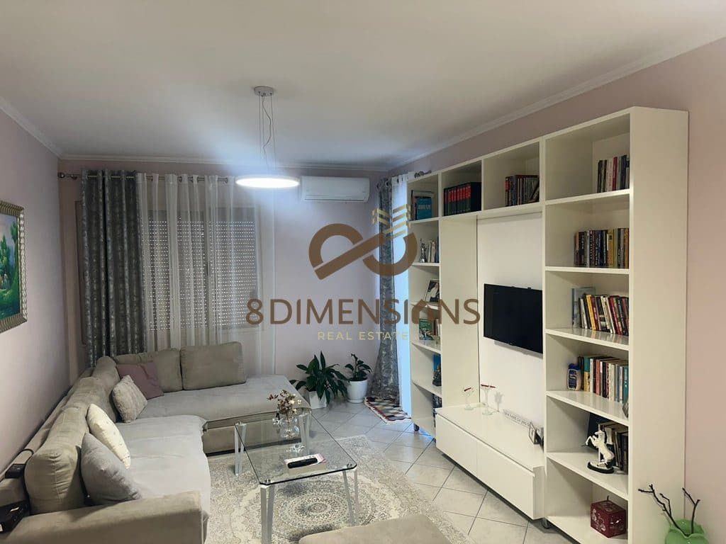 SHITET SUPER APARTAMENT 2+1+2 PRANE LIQENIT TE FARKES, PRANE QETESISE ABSOLUTE DHE GJELBERIMIT!!! (D8142A-72)E.C