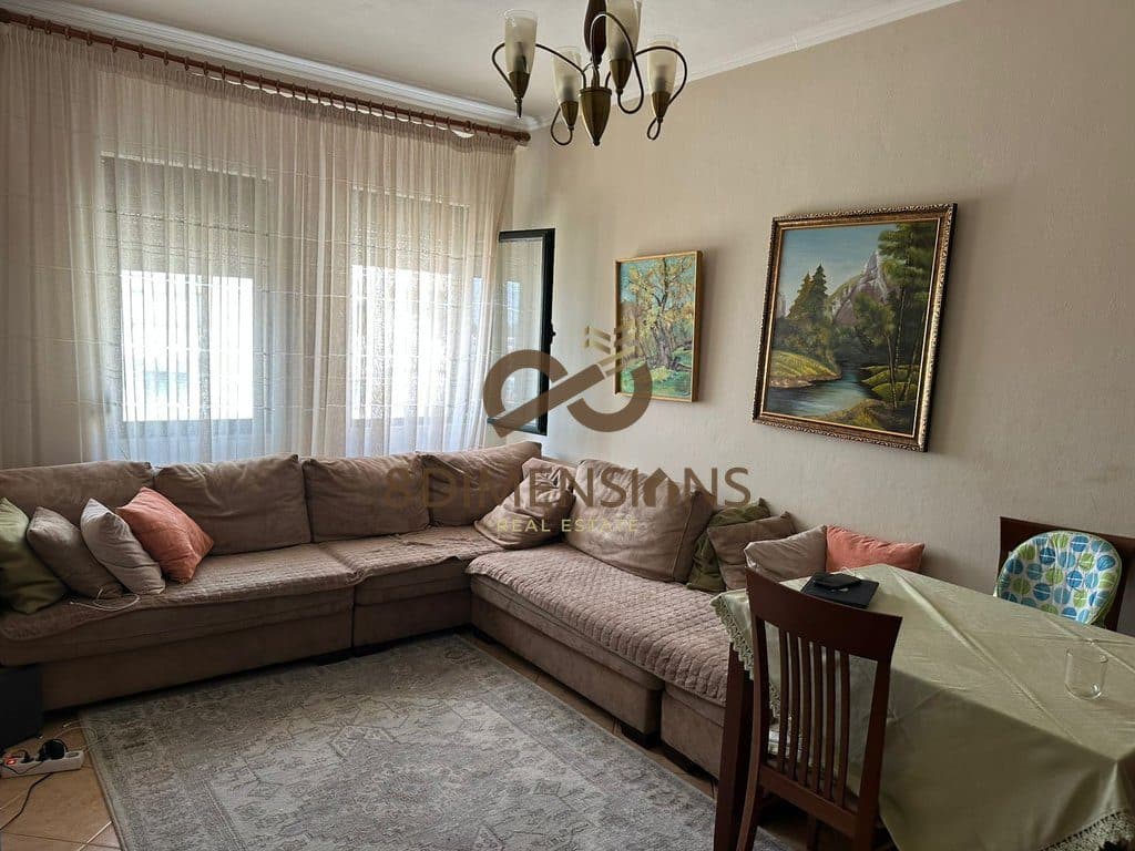Jepet me qera Apartament 2+1 ne Fresk prane Restorant Fresku (D8242A-118)