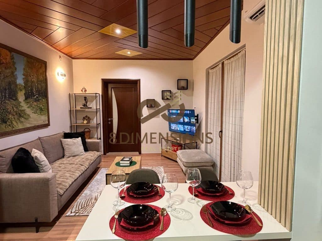 Jepet me qera Apartament 1+1 ne prane Globit ne katin e 2 te nje Vile 3 kateshe (D8241A-90) 2