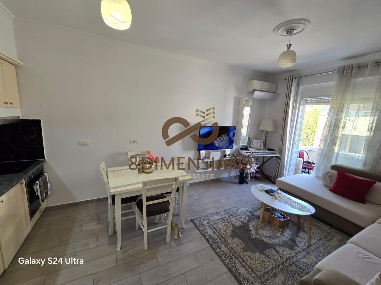 Apartament 2+1+2 Ballkone tek ish Stacioni Trenit - prane Mullirit te Vjeter D8242A-270 3