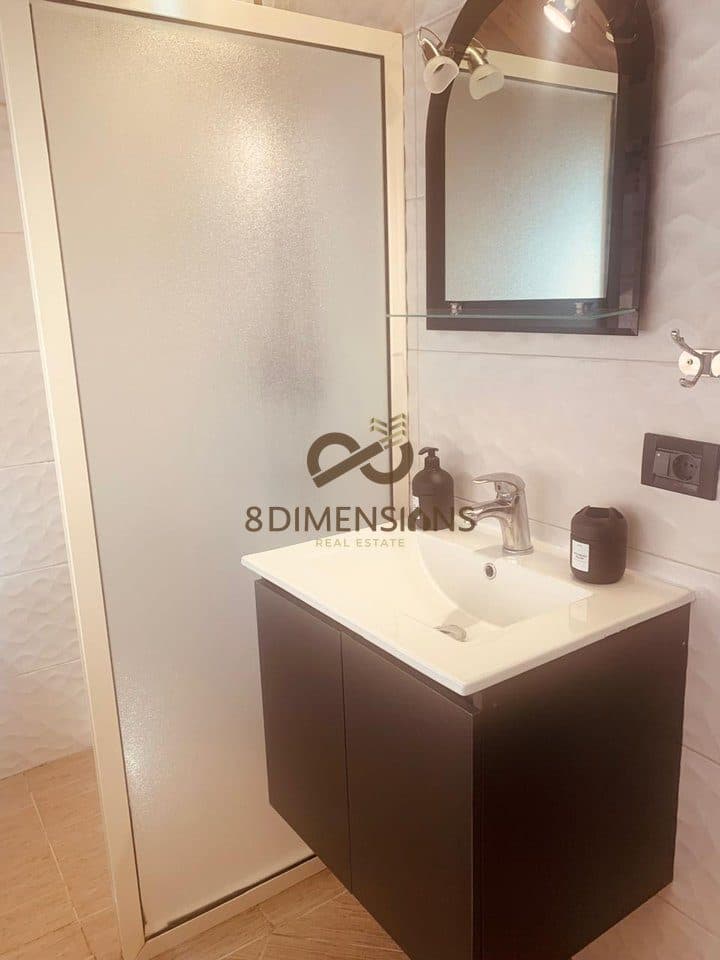 Jepet me qera apartament 1+1 ne Rrugen e Kavajes prane Kishes Katolike ne Tirane (ID D8141A-143) 4