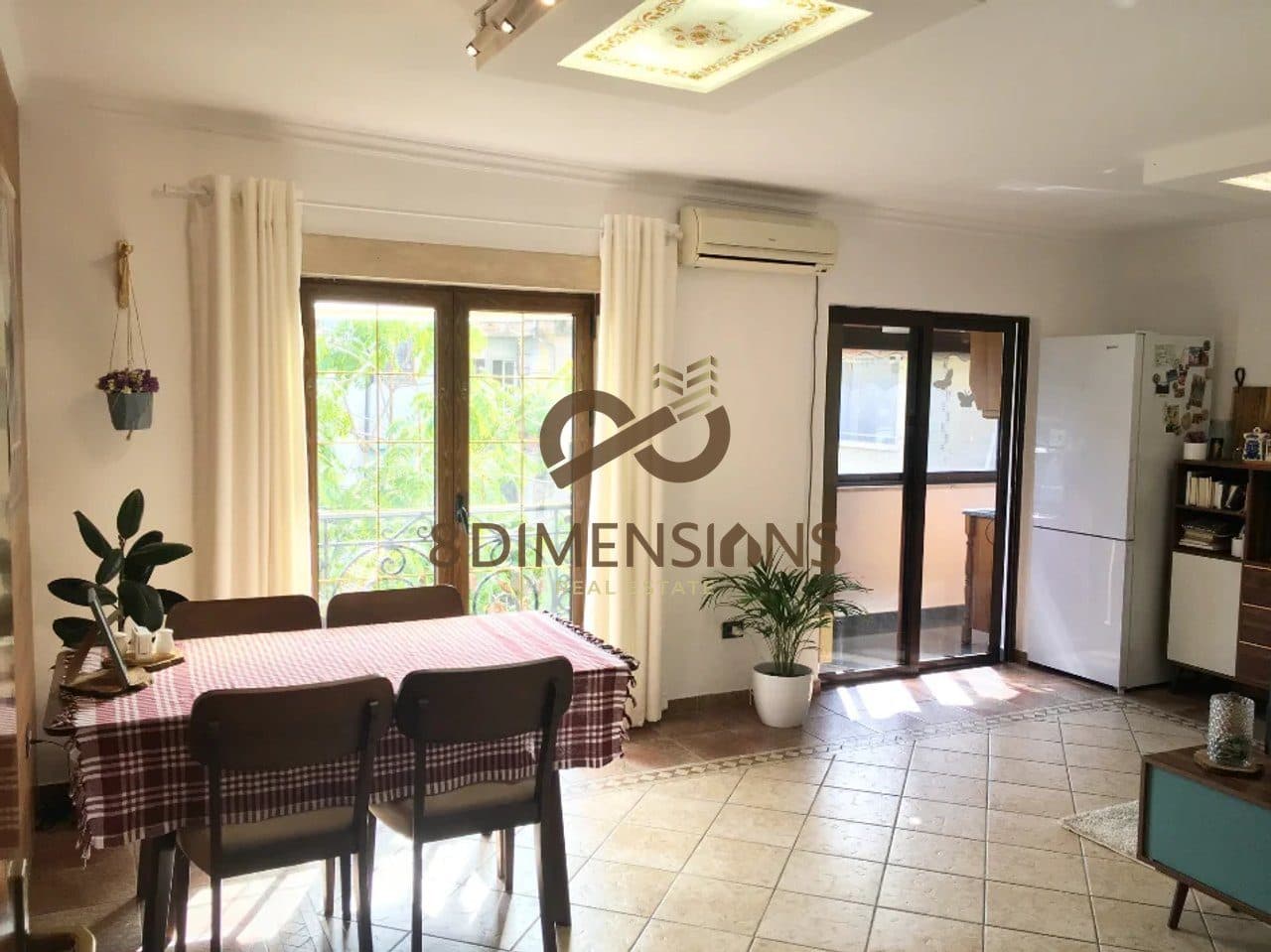 Jepet me qera apartament 2+1 Prane Qendres 65,000 LEK (D8242Z-34) 3