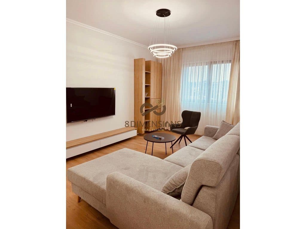 Jepet me qera Apartament 1+1 me mobilim te ri ne Kompleksin Ndregjoni prane Bulevardit te ri ne Tirane ( D8241A-150)
