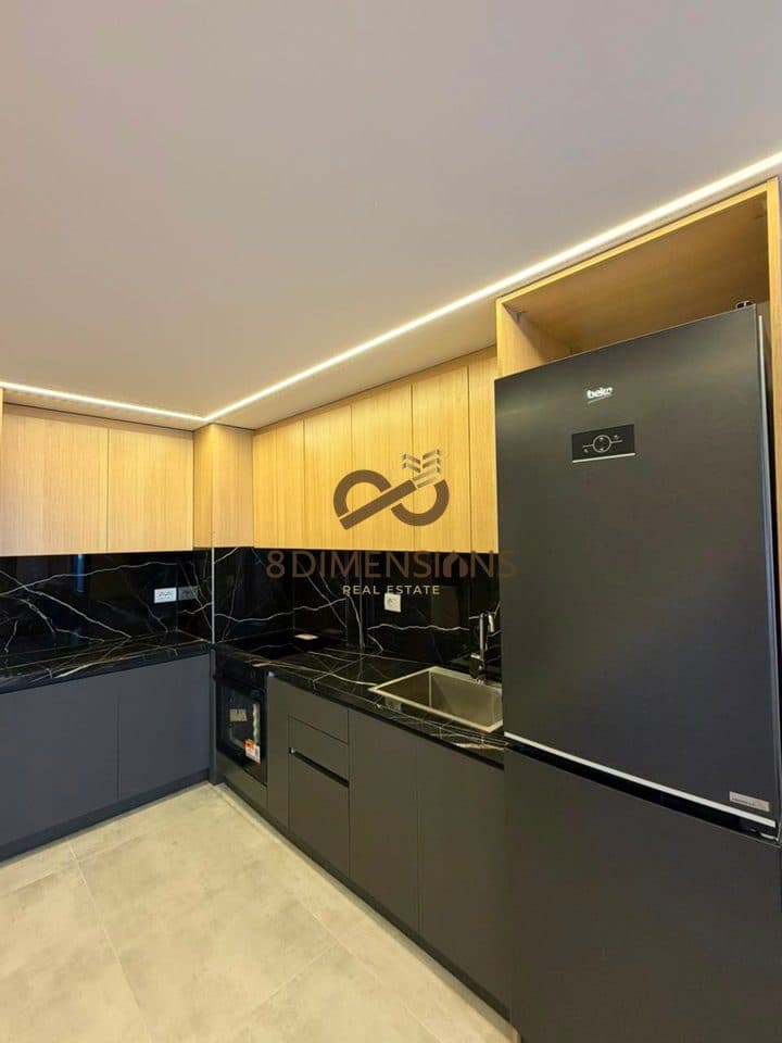 Jepet me qera Duplex 1+1 tek Pallati me Shigjeta, prane kompleksit Golden Park 3 D8241A-169 4