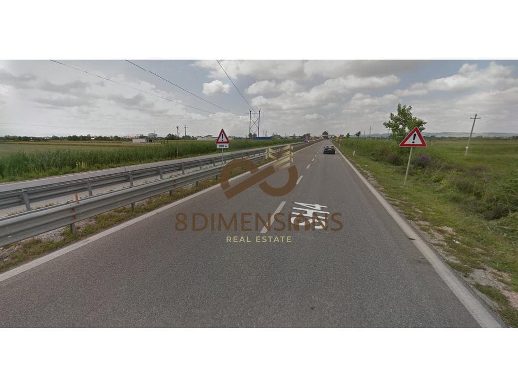 Shitet Toke ne Autostraden Lushnje – Fier, shume prane aksit kryesor (D817A-4)