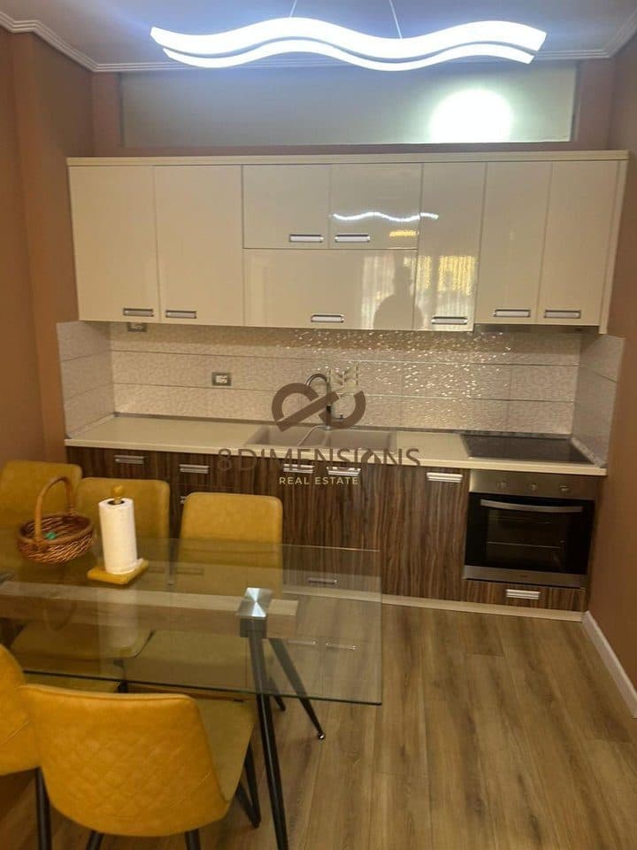 Jepet me qera Apartament 2+1 te Liqeni I Thate prane Pallatit Unik (D8242A-104) 2
