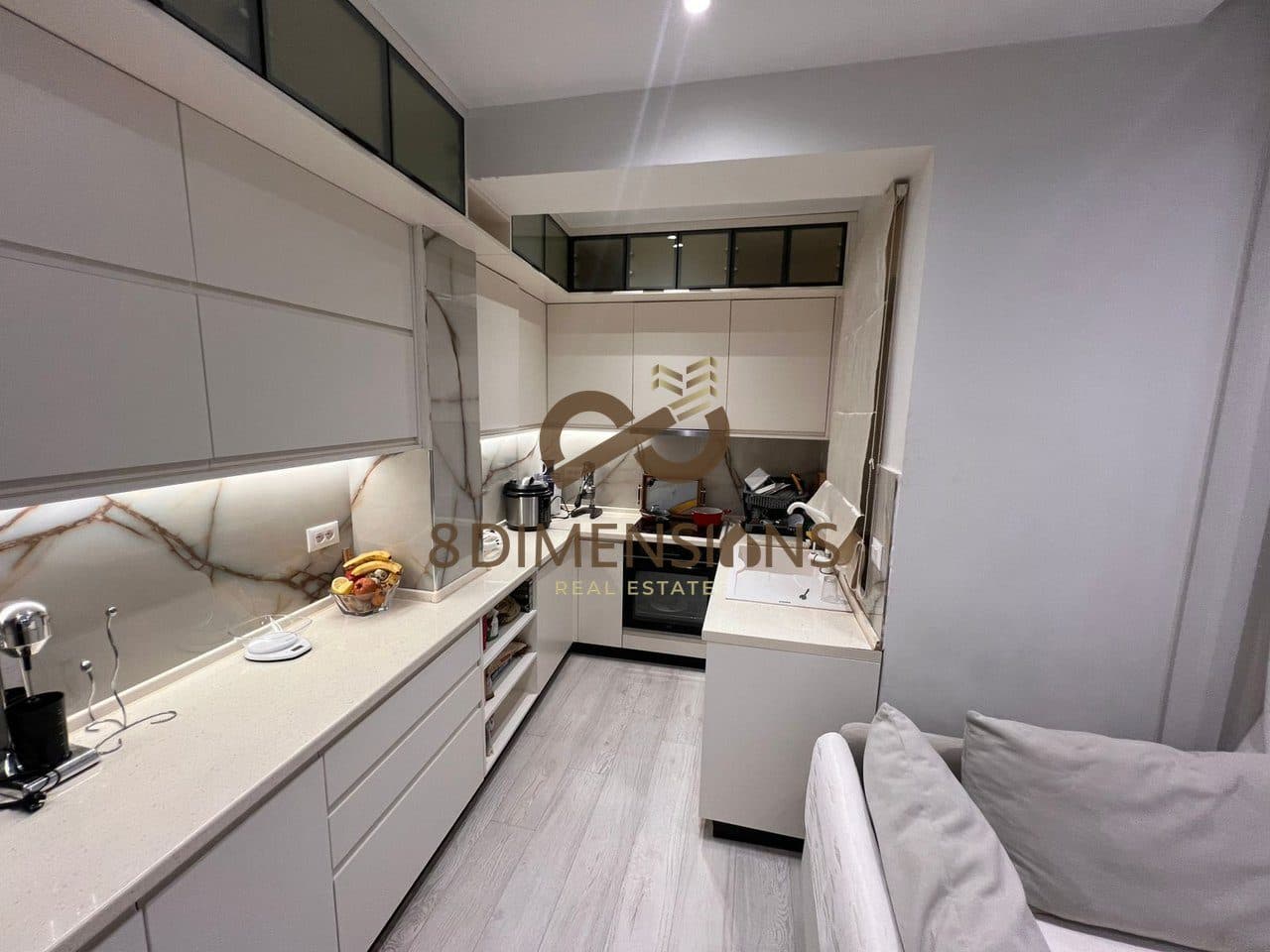 Jepet me qera apartament 1+1 ne katin e pare te nje vile tre kateshe ne rrugen Mihal Grameno (D8241Z-31) 2