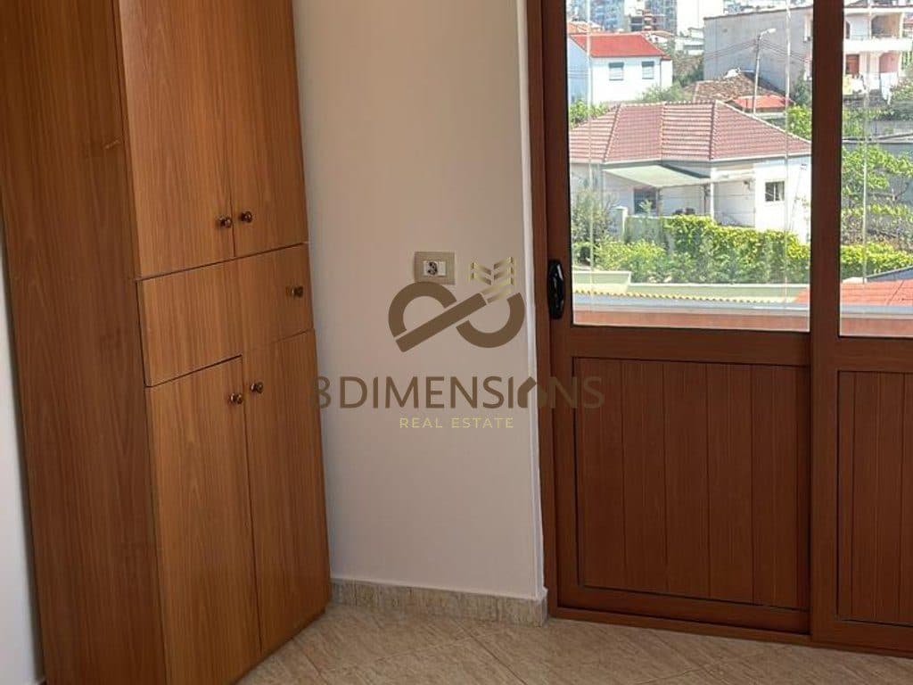 Jepet me qera Apartament 3+1 ne Kinostudio te Rruga Shefqet Kuka (D8243Z-3) 3