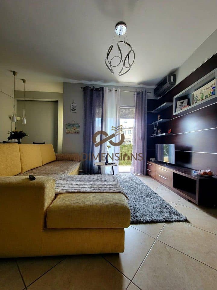 Jepet me qera Apartament 2+1 ne Rrugen e Elbasanit, prane Ambasades Amerikane D8242A-167 2