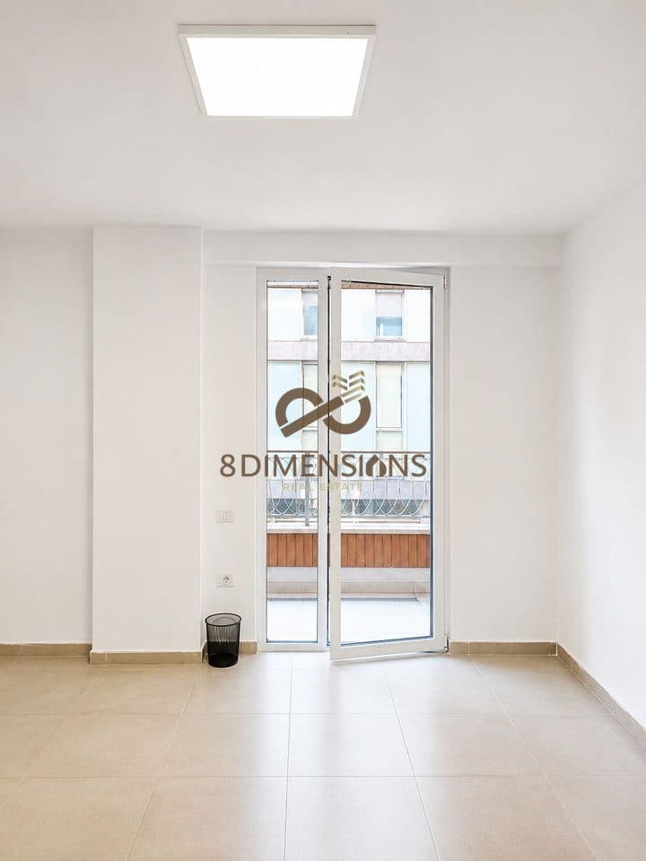 Jepet me qera apartament 1+1 ne katin e pare te nje vile tre kateshe ne rrugen Mihal Grameno (D8241Z-31) 4