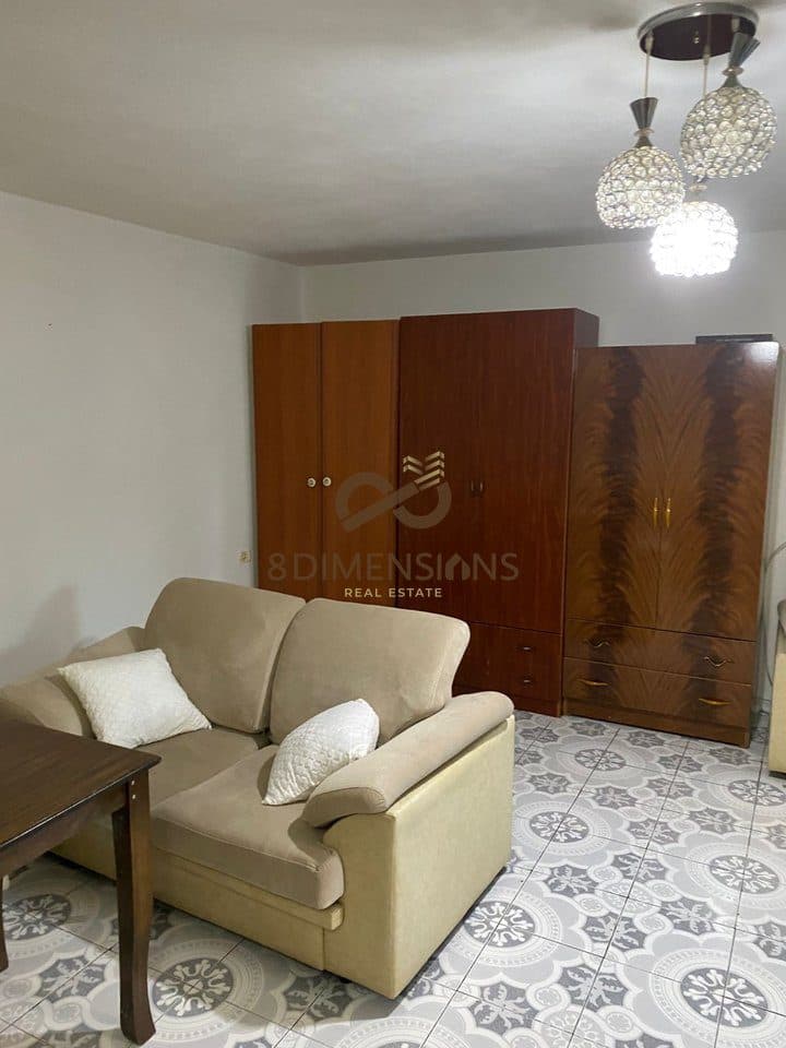 Jepet me qera Apartament 1+1 ne vile private ne Kodren e Priftit (D8241Z-57) 2
