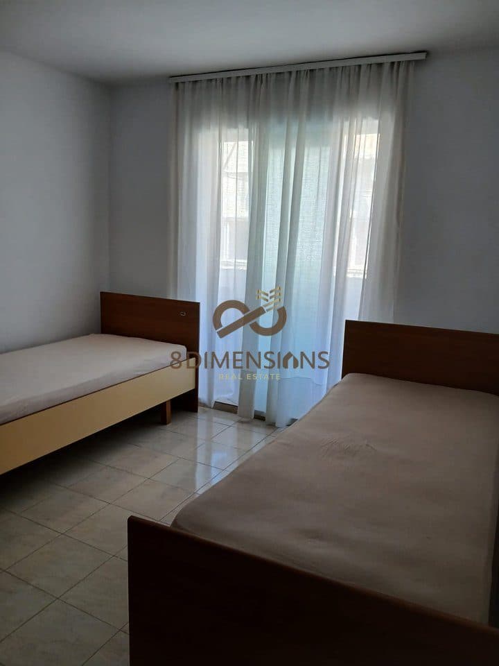 Jepet me qera apartament 1+1 pranë Shkollës “Vasil Shanto” në Tiranë (ID D8241Z-65) 2