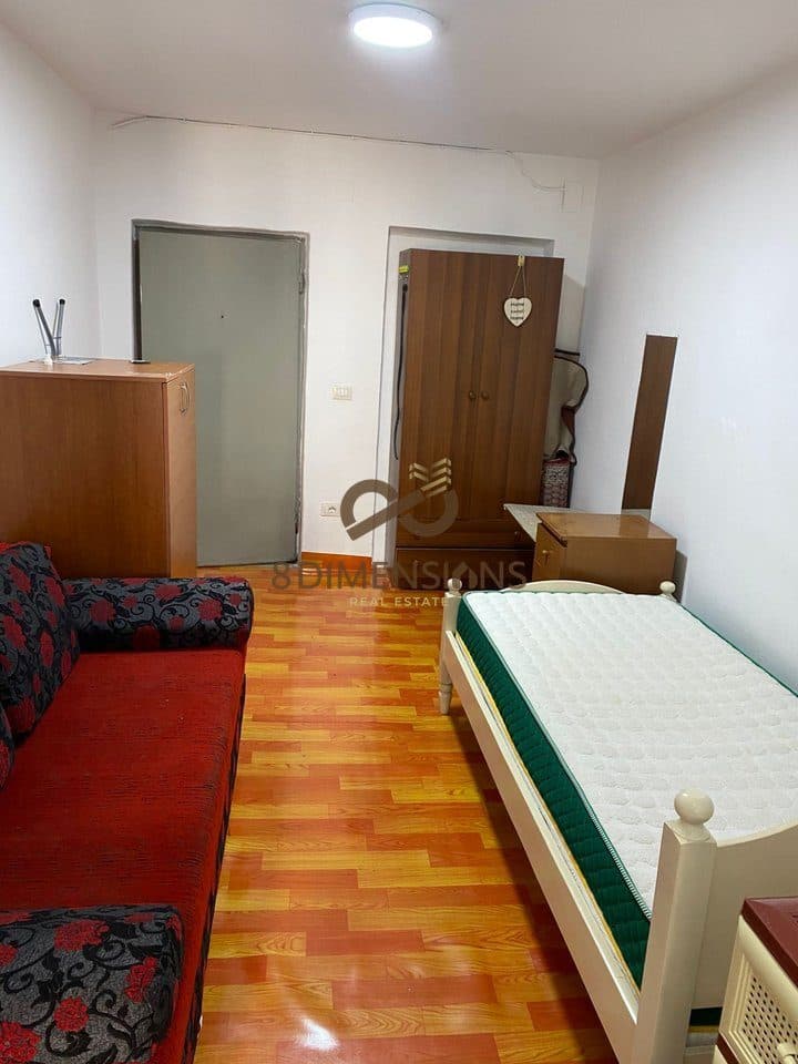 MUNDESI IDEALE INVESTIMI!!! APARTAMENT 1+1 NE MYSLYM SHYR PRANE GJYKATES SE RRETHIT (D8141Z-21)E.C 4