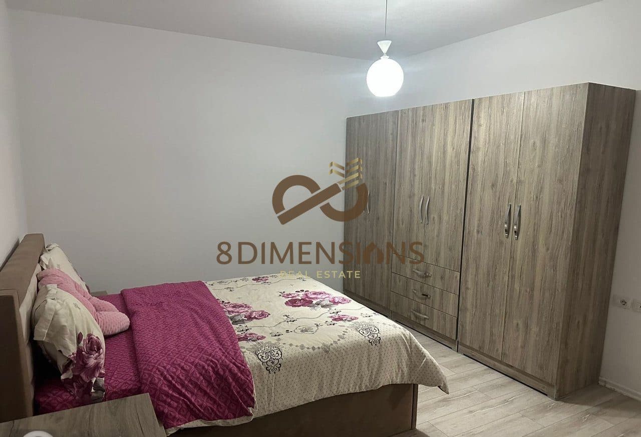 Jepet me qera shtepi 2+1 ne katin e pare te nje vile tek Bulevardi Zogu I (ID D8242A-231) 4