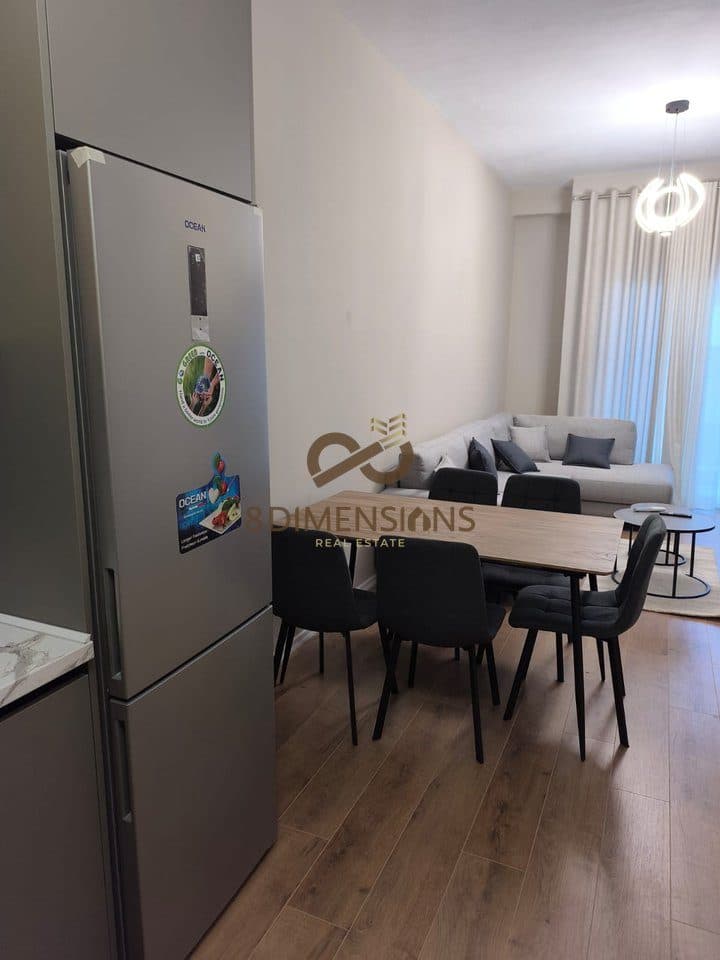 Jepet me qera Apartament 2+1 Te Ish Stacioni Trrenit ne Rrugen Jordan Misja (D8242A-130) 3