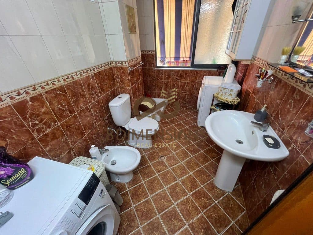 Apartament 2+1 me Kuzhine me Vete me qera tek Rruga Bardhyl - Tirane (ID D8242Z-36) 4