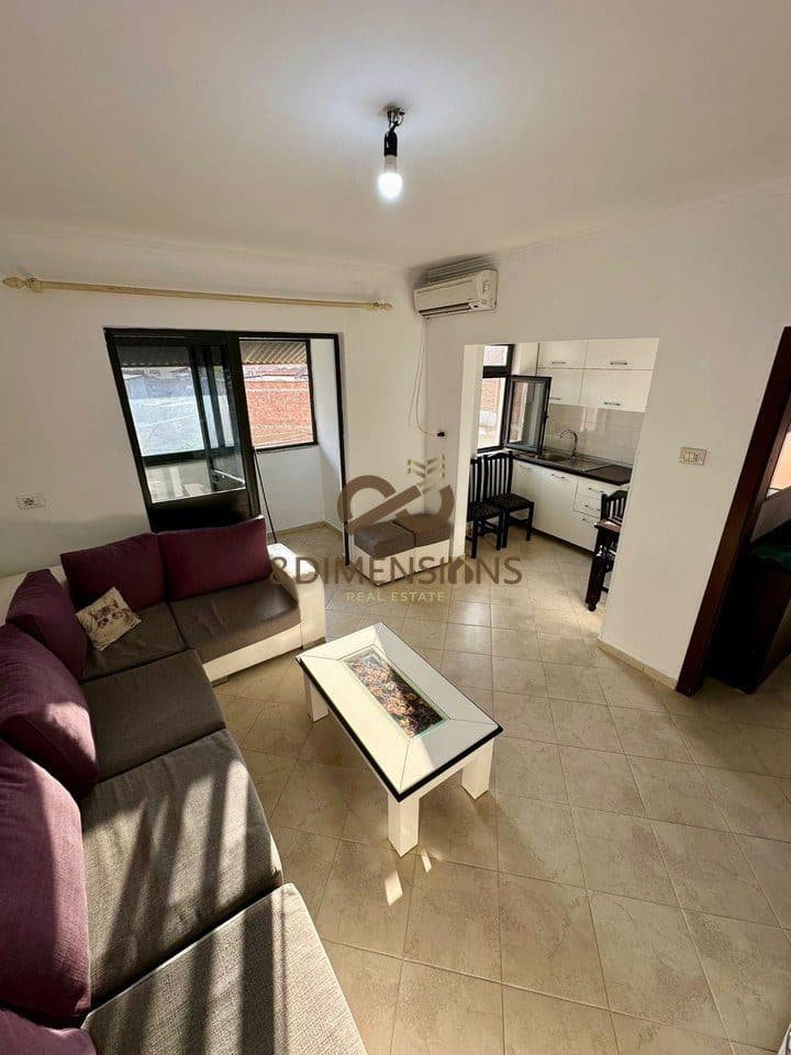 Shitet Apartament 2+1 totalisht i restauruar te Rr. Muhamet Gjollesha pranë Urës Vasil Shanto në Tiranë( D8142A-145 ) 2
