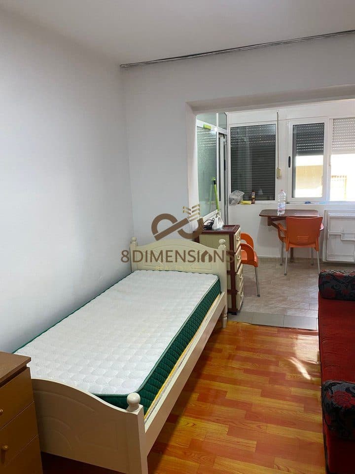 MUNDESI IDEALE INVESTIMI!!! APARTAMENT 1+1 NE MYSLYM SHYR PRANE GJYKATES SE RRETHIT (D8141Z-21)E.C 3