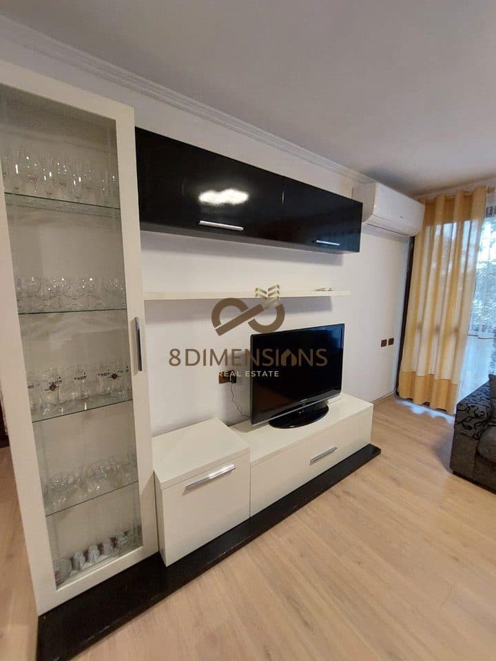 Jepet me qera Apartament 2+1 tek Myslym Shyri D8242Z-5 2