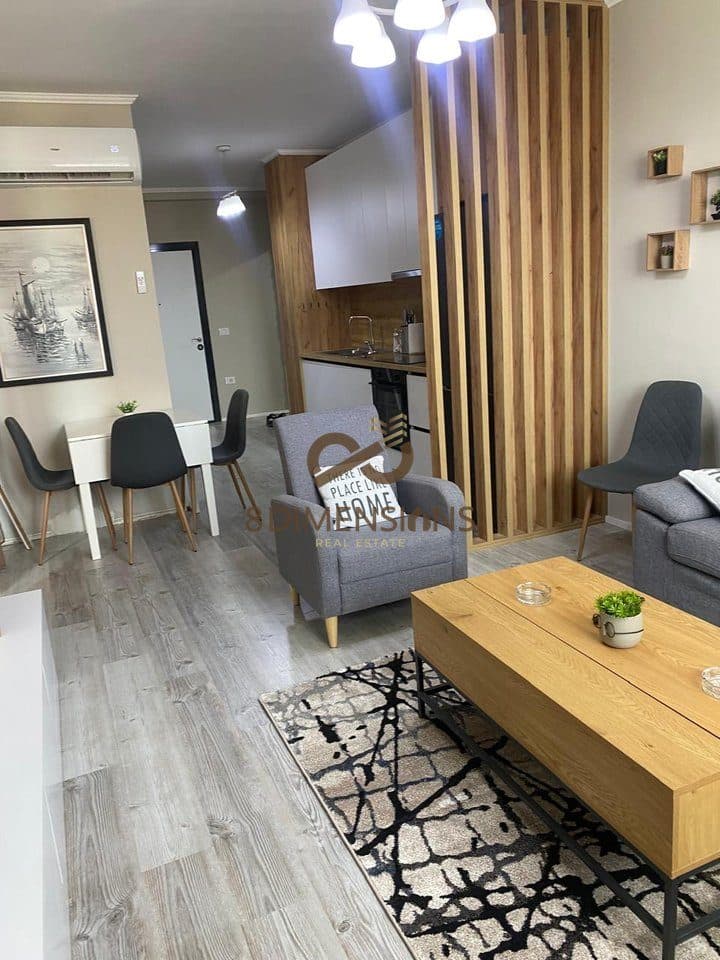 Apartament 2+1+2 Ballkone tek ish Stacioni Trenit - prane Mullirit te Vjeter D8242A-270 2