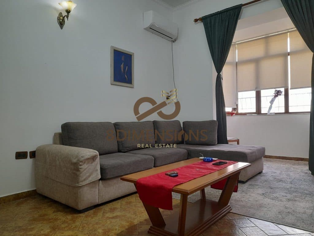 Jepet me qera Apartament 1+1 me kuzhine me vete ne Bllok prane Kafe Roma (D8241Z-39) 2