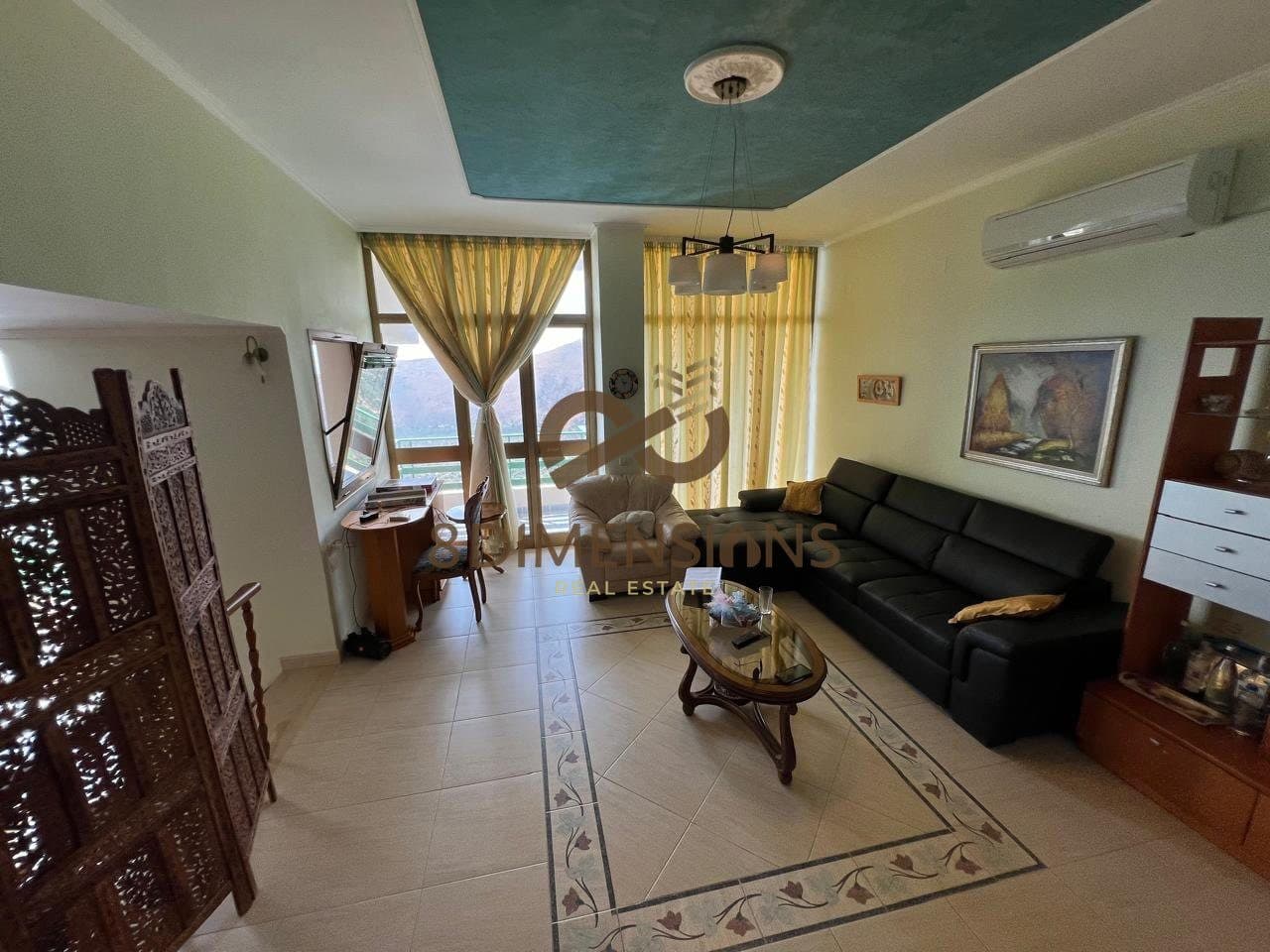 Shitet godinë 5-katëshe në Qeparo, Himarë D819A-1