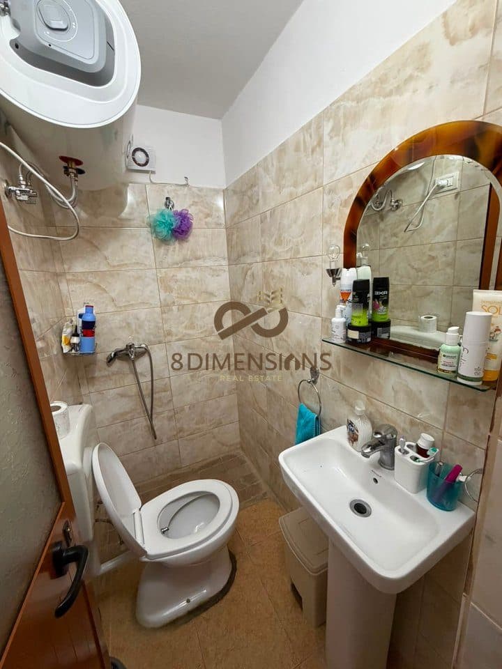 Jepet me qera Apartament 2+1 prane rruges Siri Kodra D8241Z-71 4