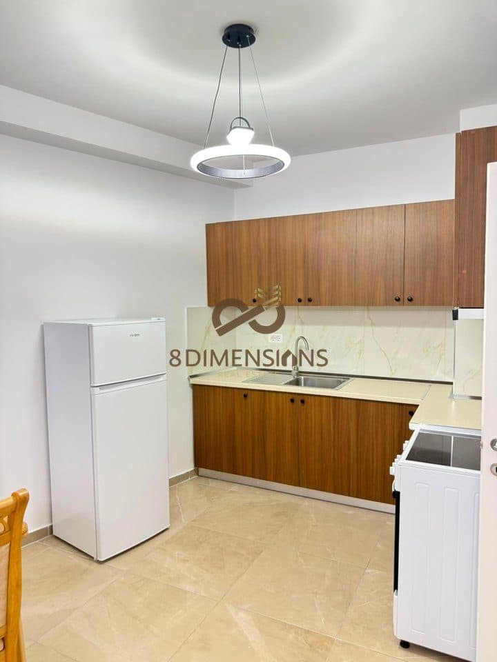 Jepet me qera Apartament 1+1 ne Rrugen e Dibres, prane Shkolles Misto Mame (D8241A-235) 2