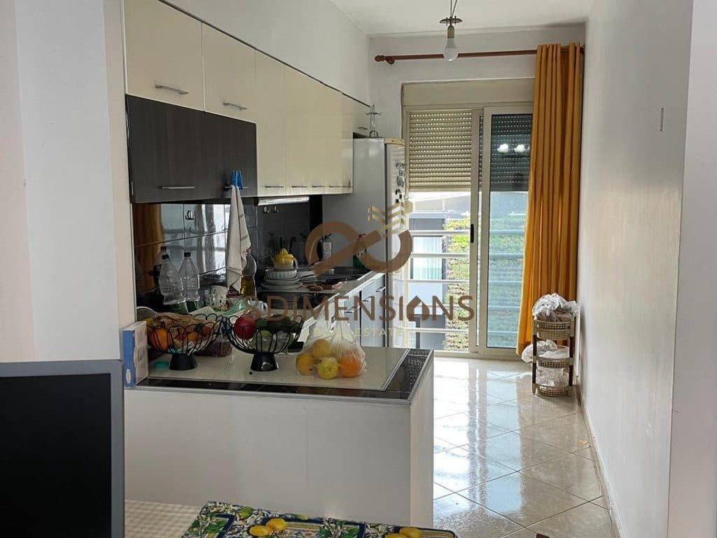 Jepet me qera Apartament 2+1+2 tek Komuna e Parisit prane Kompleksit Kika 3 (D8242A-294) 2