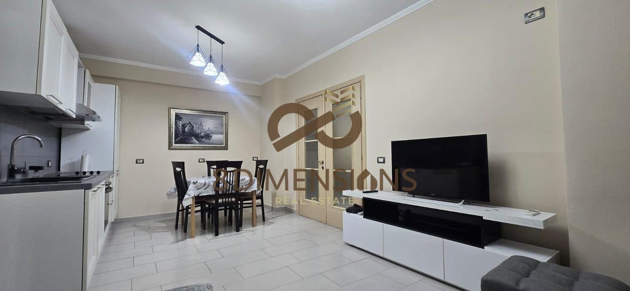 Jepet me qera Apartament 1+1 me kuzhine me vete ne Bllok prane Kafe Roma (D8241Z-39) 3