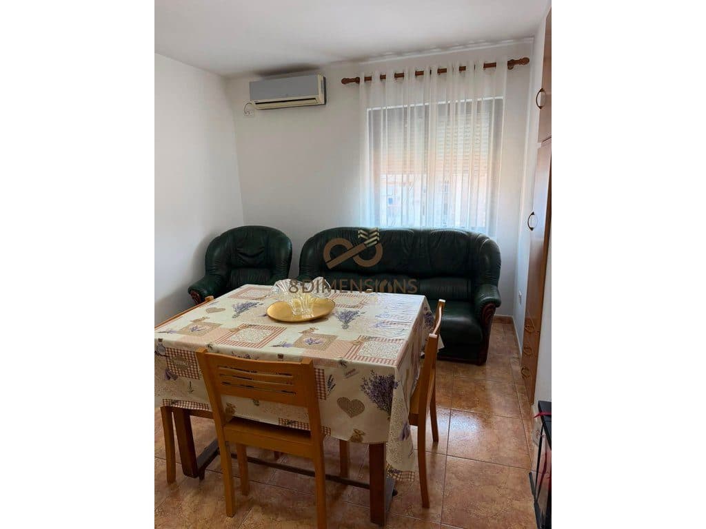 Jepet me qera Apartament 2+1 prane rruges Siri Kodra D8241Z-71