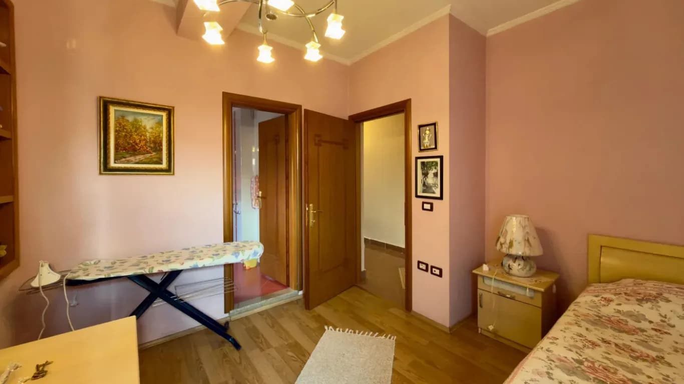APARTAMENT 3+1 ME QIRA | QENDRA E POGRADECIT| PAMJE NGA LIQENI 3