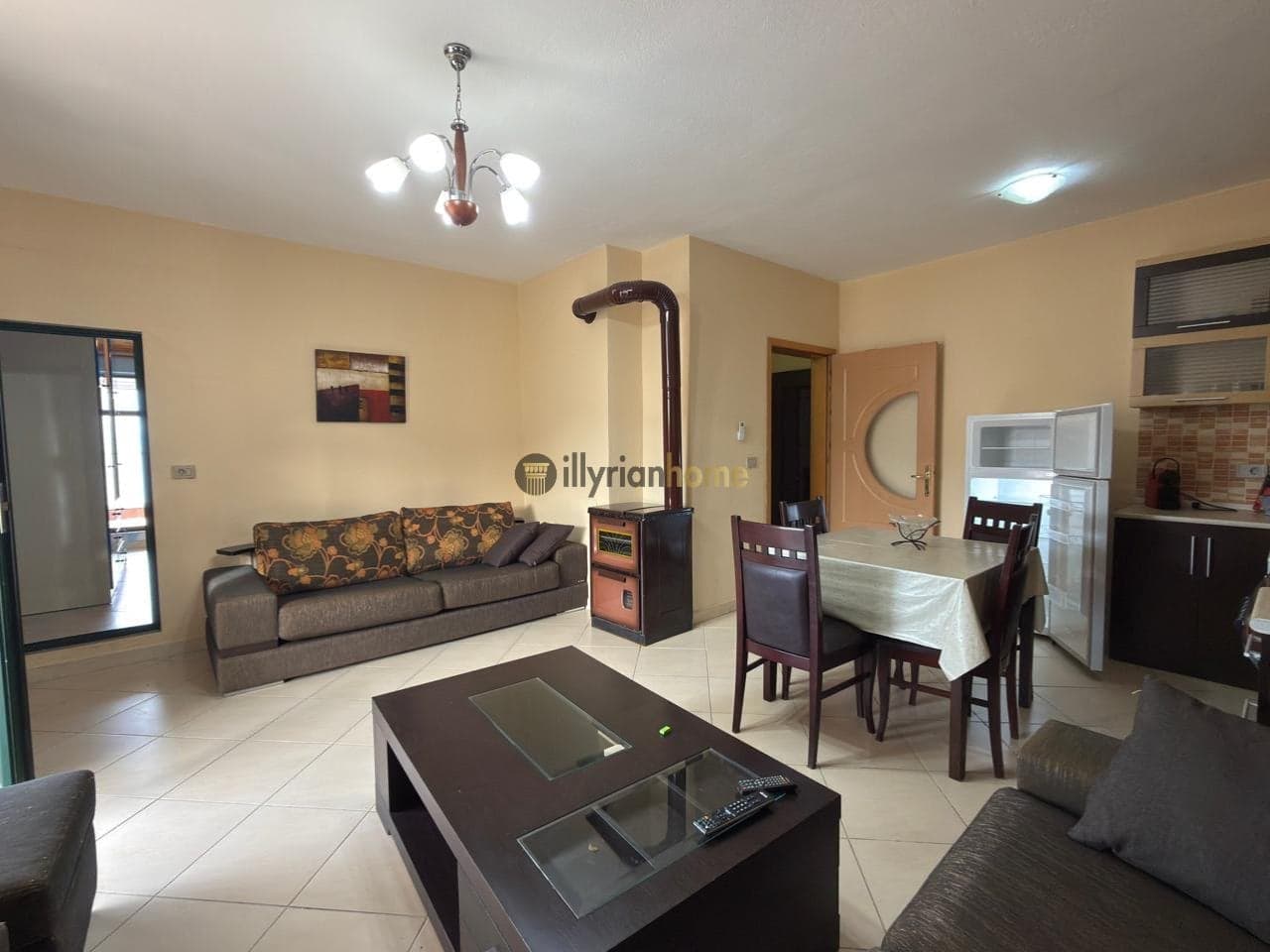 Shitet Apartament 2+1, Pranë Liqenit, Pogradec