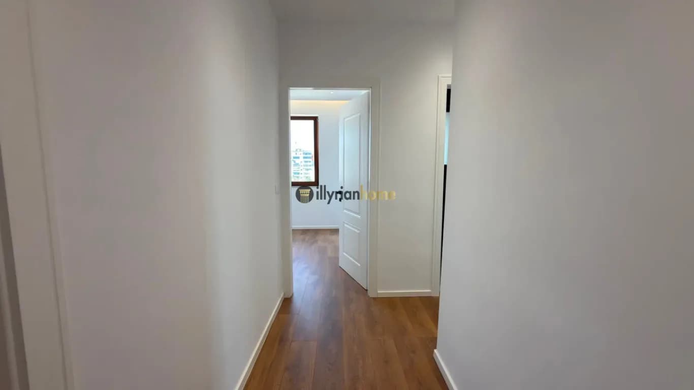 Shitet ,Apartament 2+1 me ballkon i restauruar me punime cilësore tek Rruga "Fadil Bodinaku",Ish-Stacioni i Fundit i Tiranës së Re – Ura e Nisharakut 3
