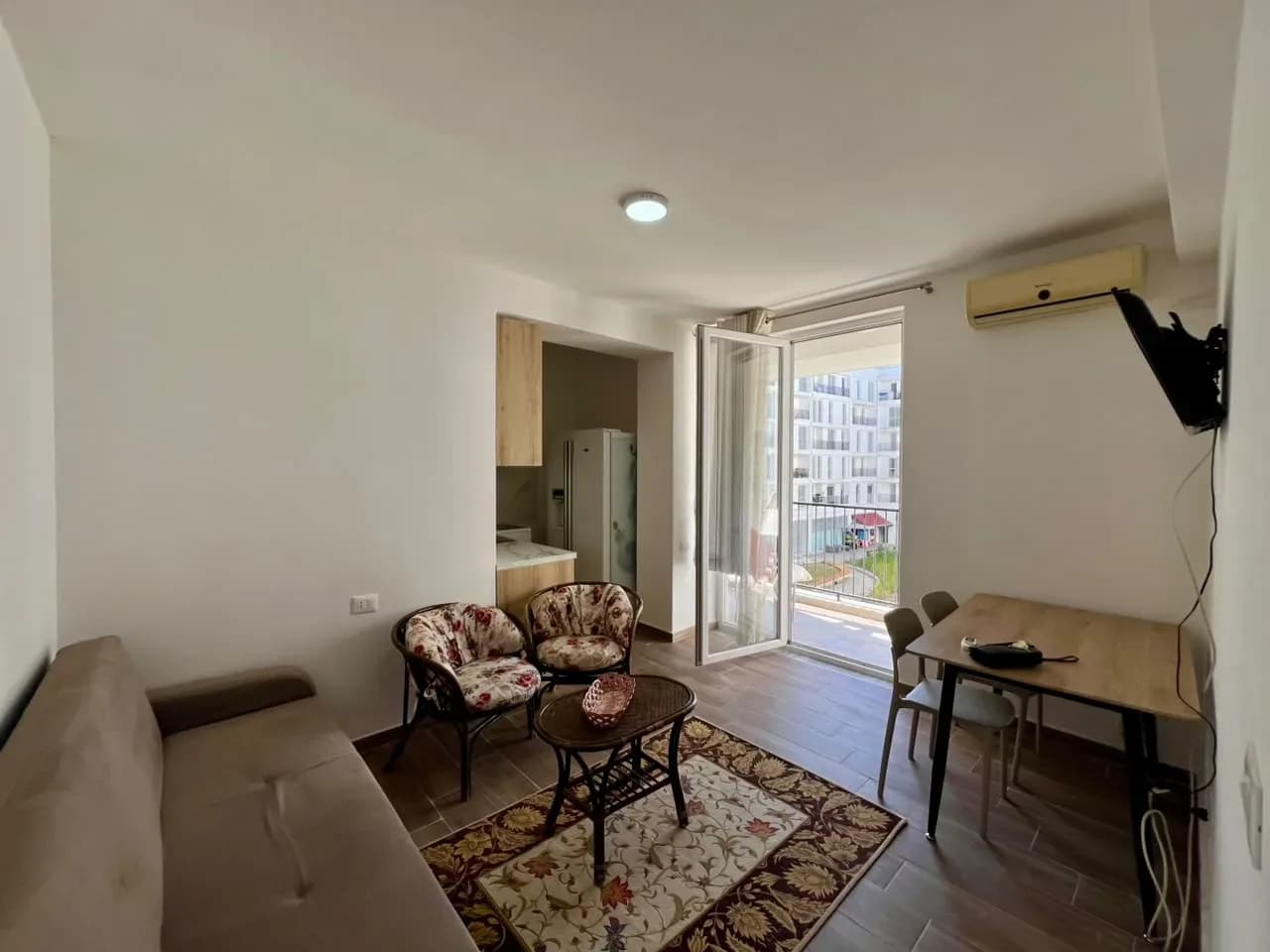 JEPET ME QIRA | APARTAMENT 2+1 – RRUGA “5 MAJI”, TIRANË 4