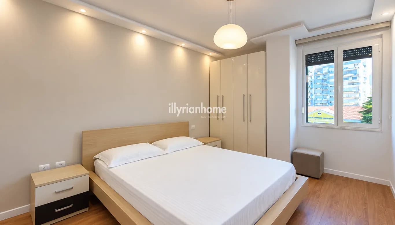 QIRA | APARTAMENT 2+1 | PËRBALLË TOPTANIT - KOMODITET DHE LOKACION I PREFERUAR