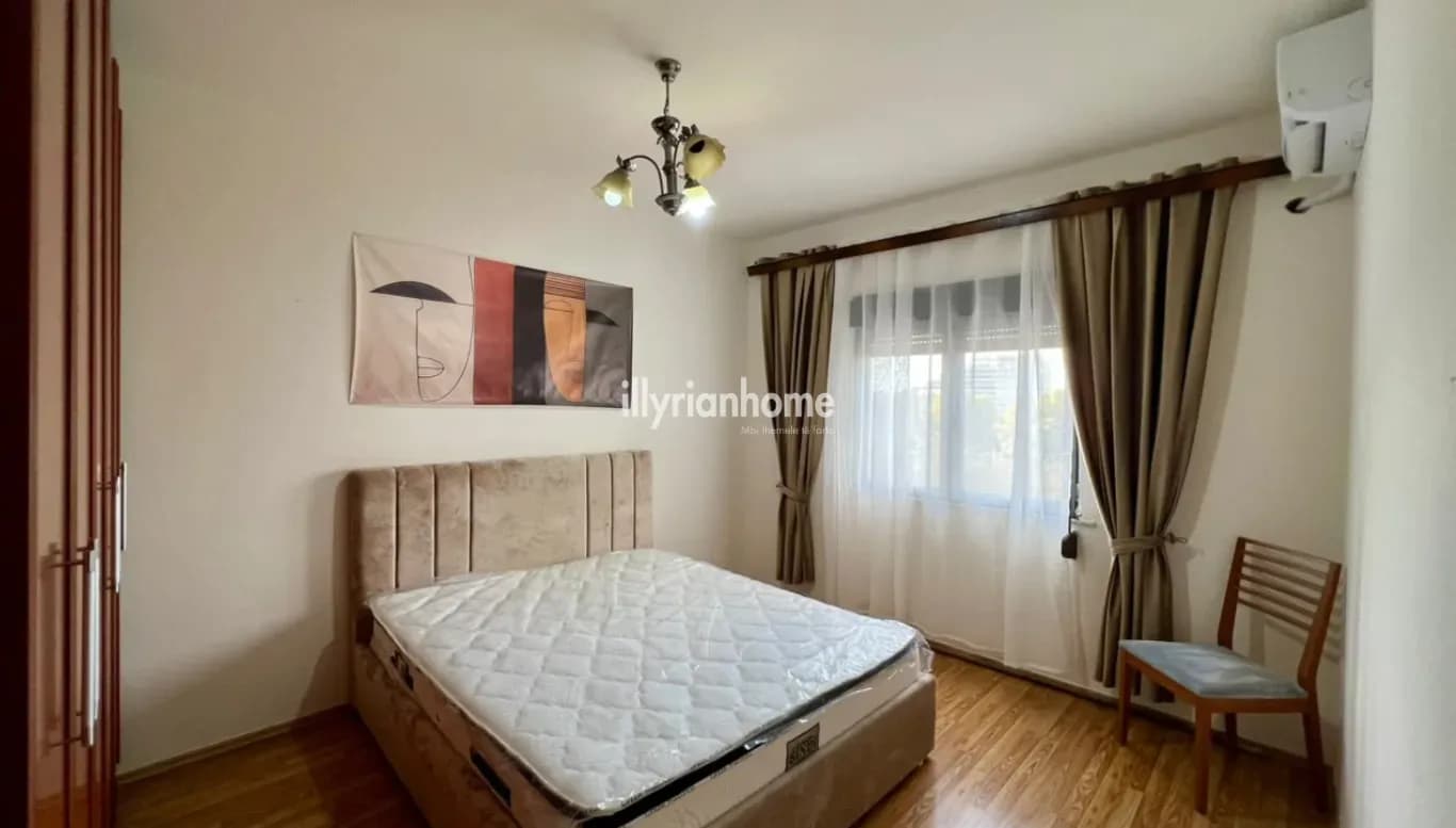 JEPET ME QIRA | APARTAMENT 2+1 ME MOBILIM TË RI | RRUGA E ELBASANIT, KRYQËZIMI I 7 XHUXHAVE