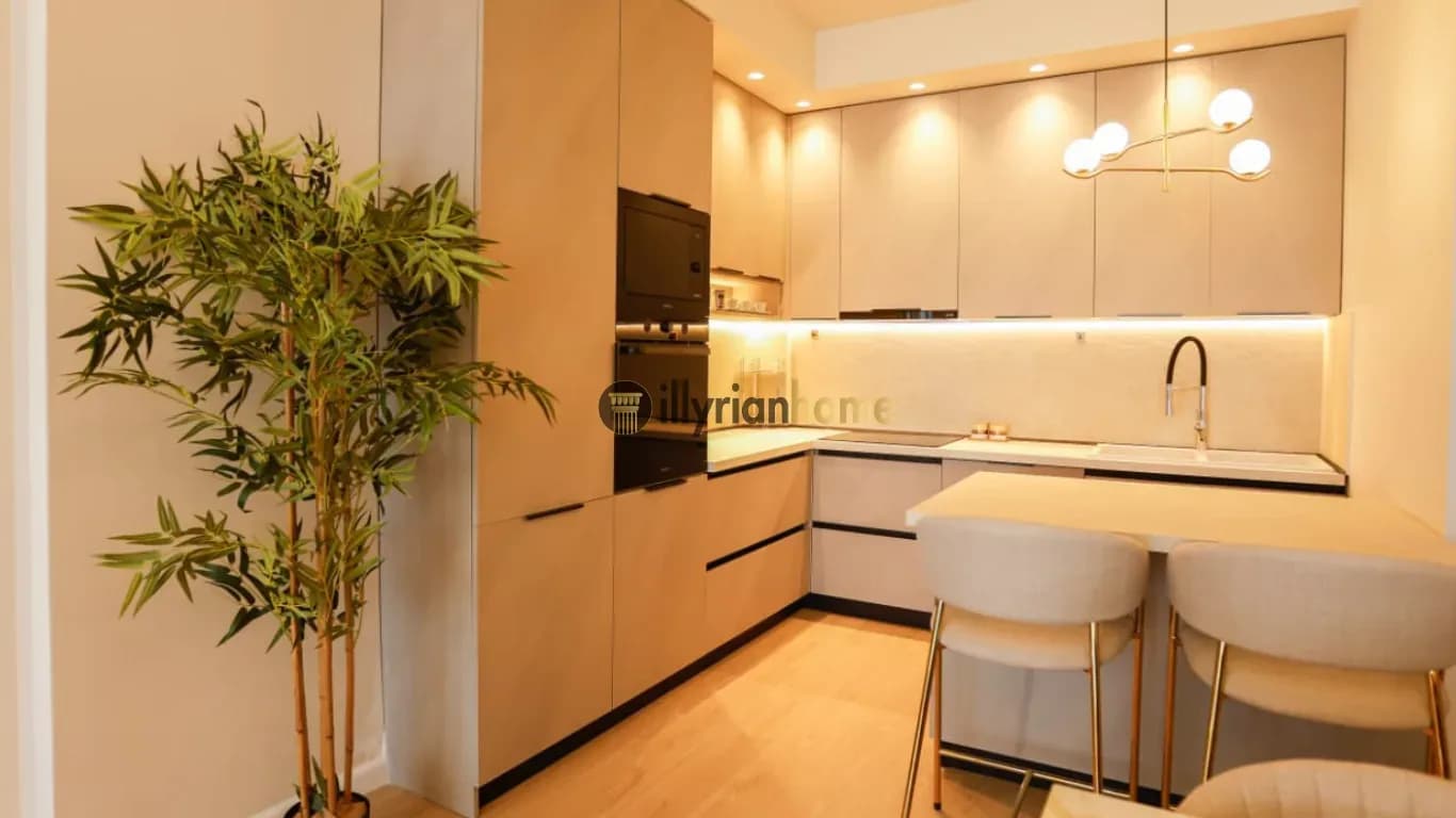 SHITET | APARTAMENT 2+1 ME PAMJE PANORAMIKE TË DETIT | PËRBALLË HOTEL BRITANIA, VLORË 4