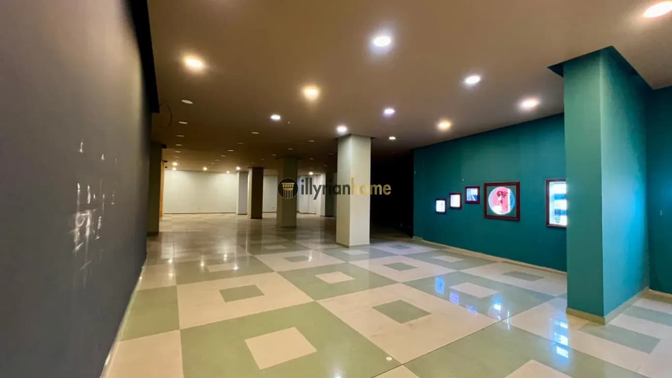 Qira, Ambient Komercial – 750 m² | Open Space | Pranë Qtu-së 3