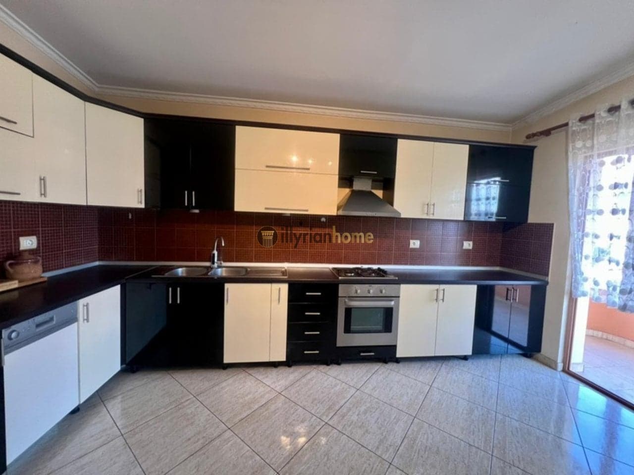 Jepet me Qira Apartament 3+1, “Fresk”, Tiranë 4
